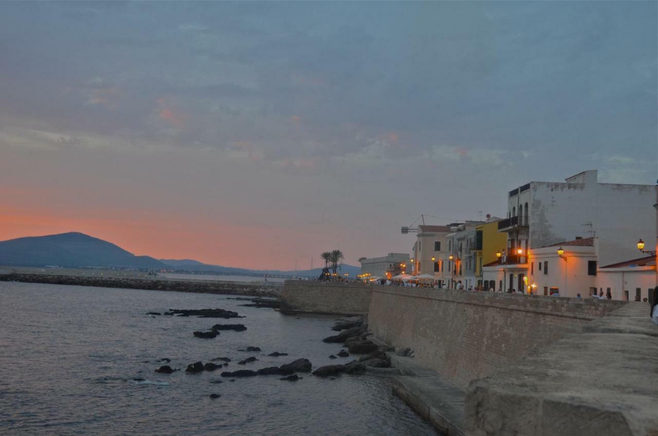 Alghero Old Town Apartment Steps To Sea And Scenic Ramparts Eksteriør bilde